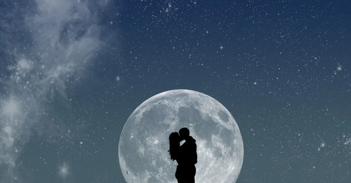 101+ Moon Shayari In Hindi | चाँद पर शायरी हिंदी में – Chand Shayari 2 Chaand Shayari